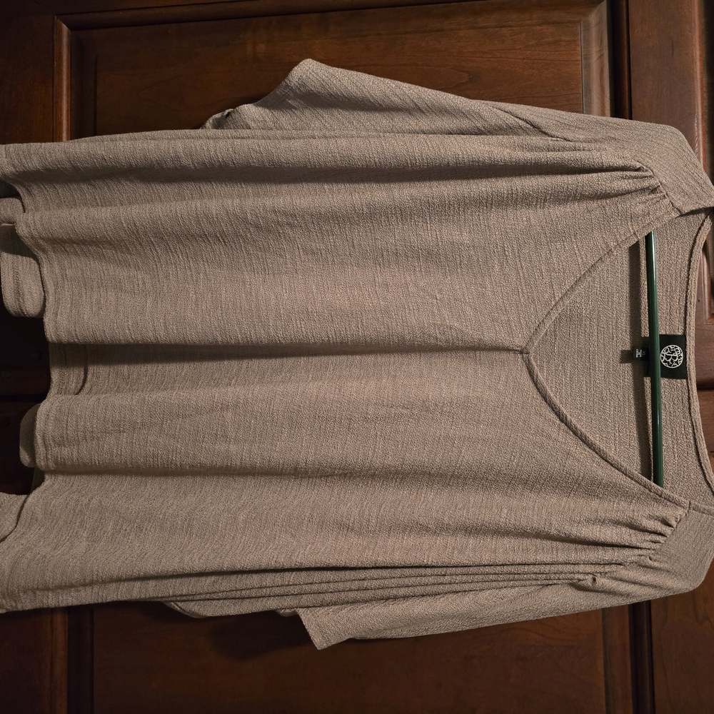 Gray V-Neck Short Sleeve Top